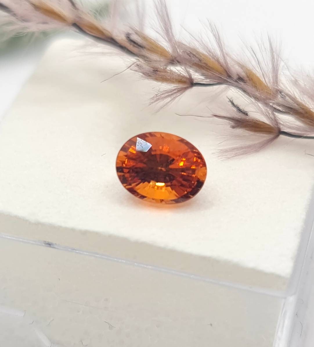 Feiner ovaler Mandaringranat facettiert orange 6,7x5,1mm 1,24ct (Nr.464)