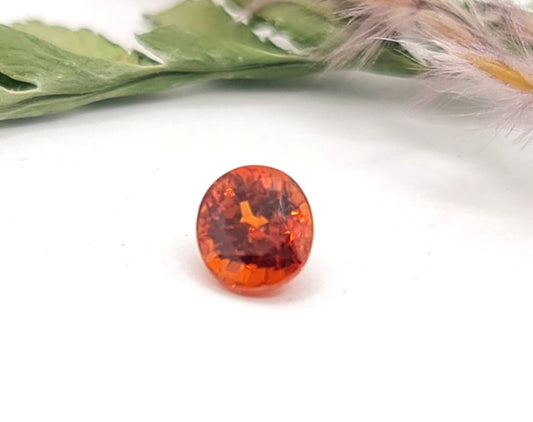 Wunderschöner orangefarbener Mandaringranat, oval facettiert 5,7x5,1mm 1,06ct (Nr.465)