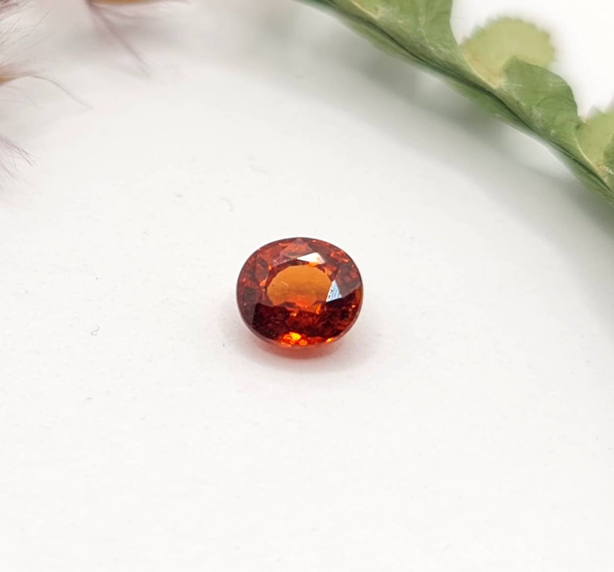 Feiner ovaler Mandaringranat, Spessartin, facettiert, orange 5,3x4,8mm 0,76ct (Nr.467)