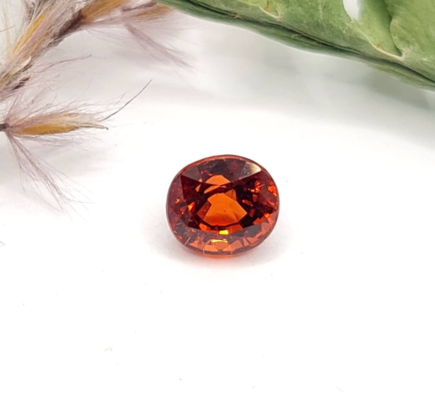 Facettierter ovaler Mandaringranat in orange 5,5x5,1mm 1,13ct (Nr.473)