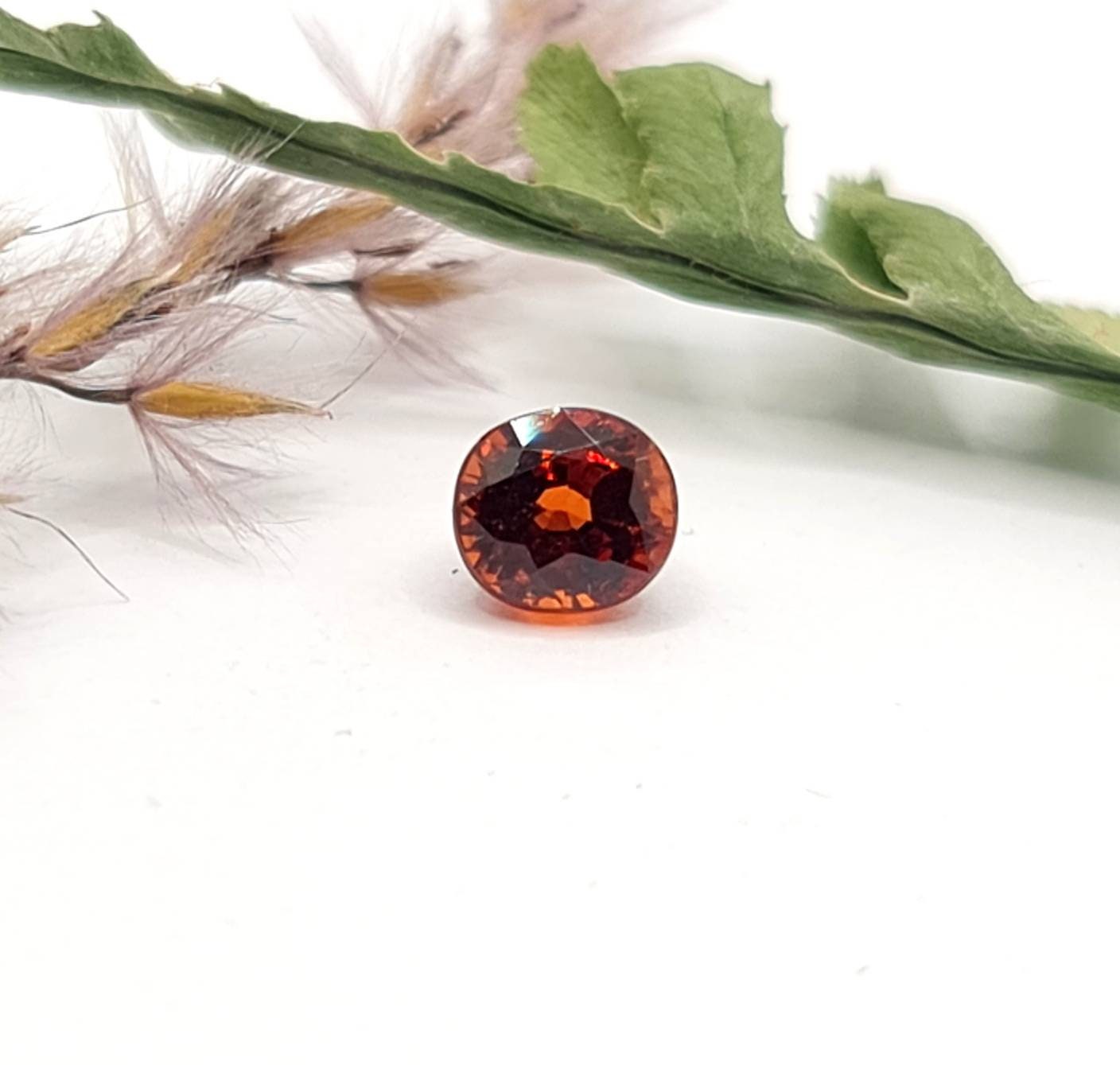 Facettierter ovaler Mandaringranat in orange 5,5x5,1mm 1,13ct (Nr.473)