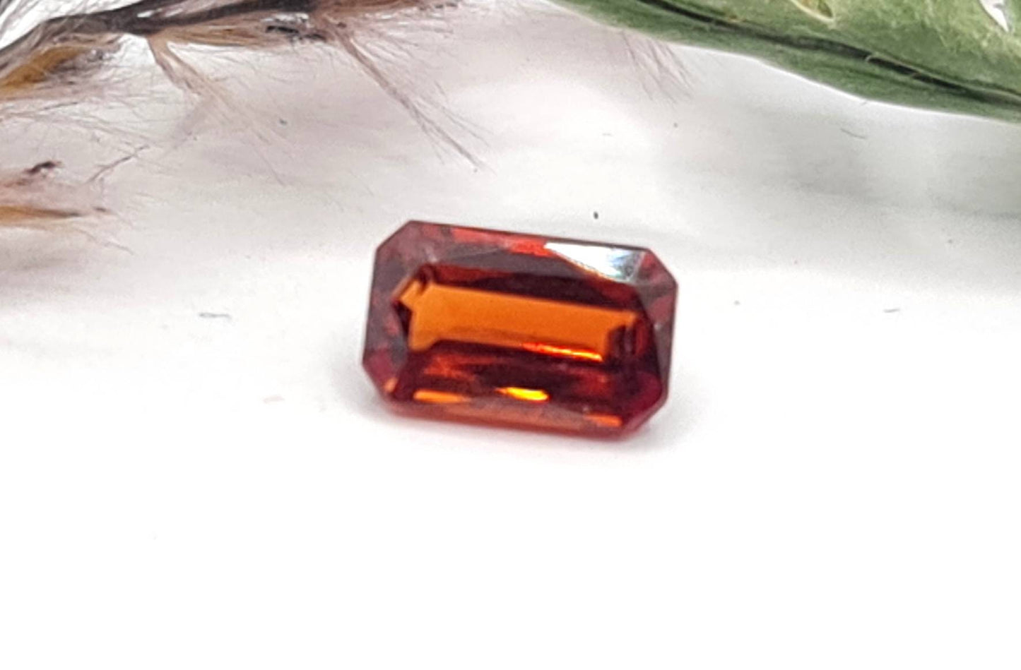 Rechteckig facettierter Mandaringranat orange 6,6x4mm 0,97ct (Nr.477)