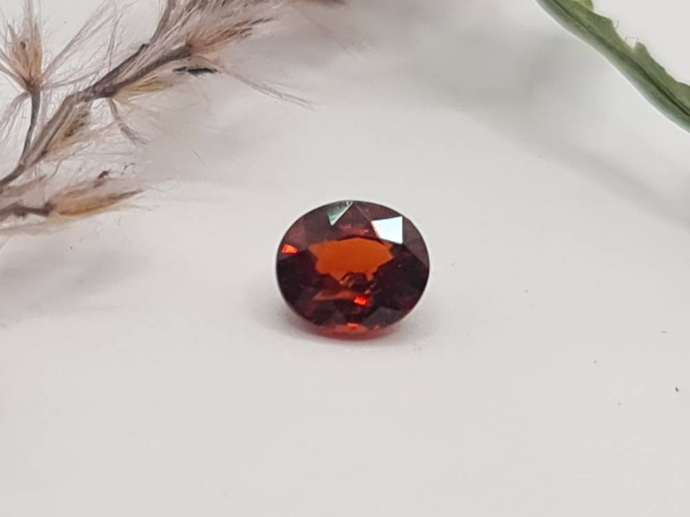 Mandaringranat oval facettiert orange 5,6x4,9mm 0,93ct (Nr.478)