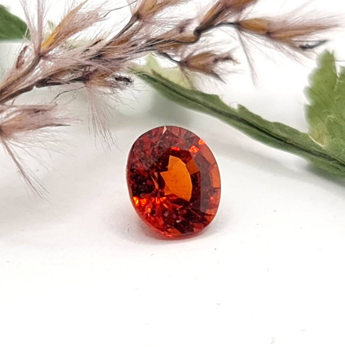 Herrlicher facettierter Mandaringranat oval orange Spessartin 6,4x5mm 1,30ct (Nr.483)