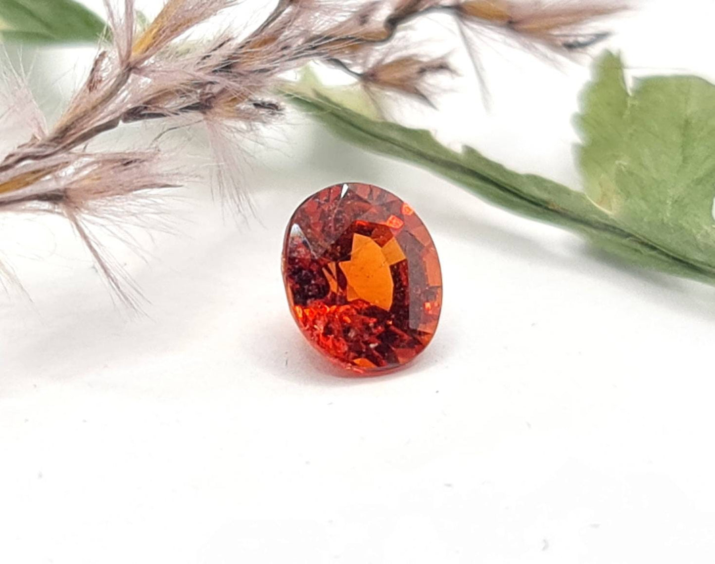 Herrlicher facettierter Mandaringranat oval orange Spessartin 6,4x5mm 1,30ct (Nr.483)