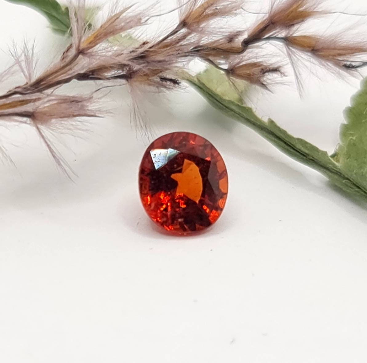 Herrlicher facettierter Mandaringranat oval orange Spessartin 6,4x5mm 1,30ct (Nr.483)