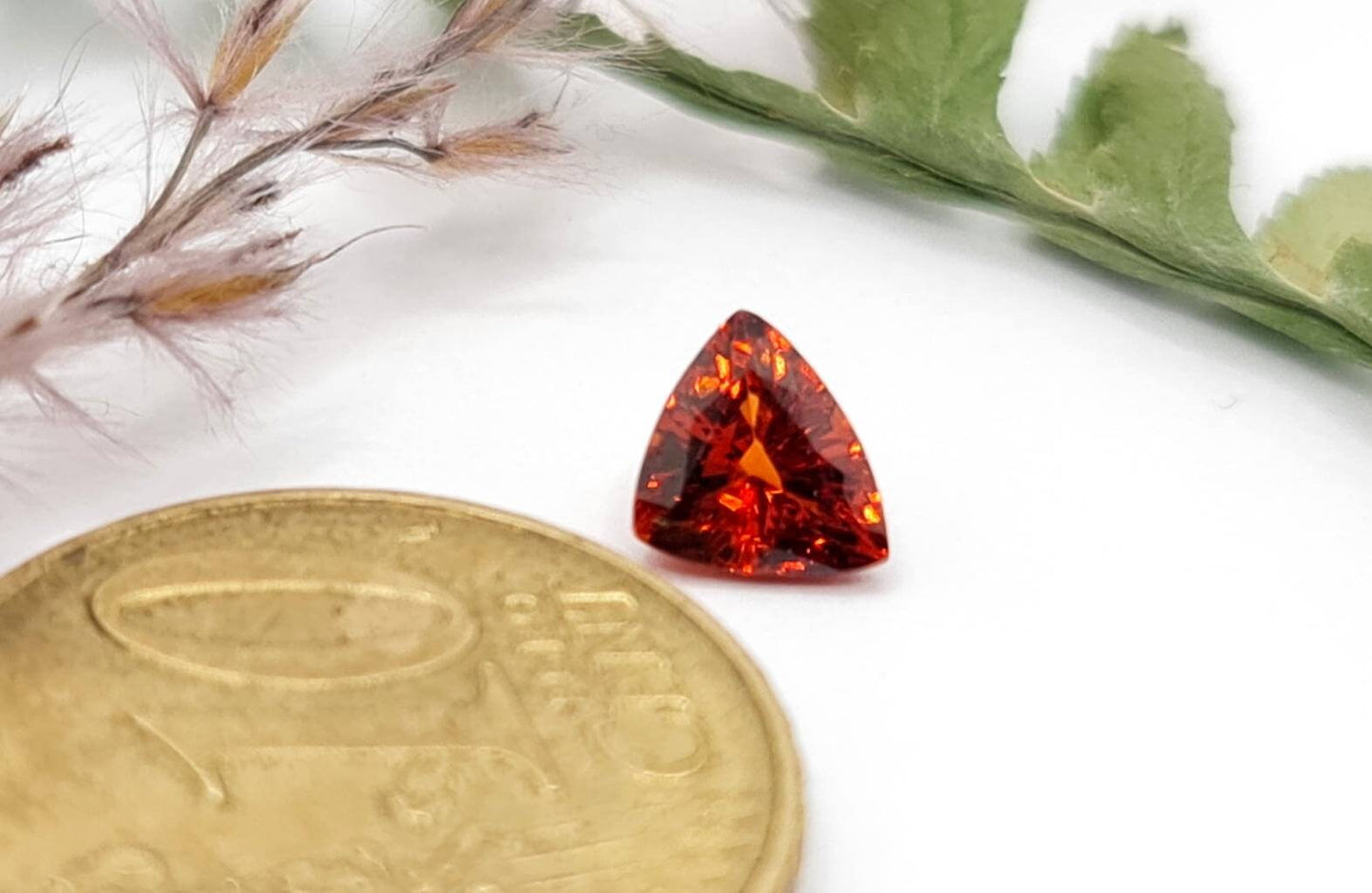 Dreieckig facettierter Mandaringranat orange Trilliant 6,6x5,5mm 0,93ct (Nr.485)