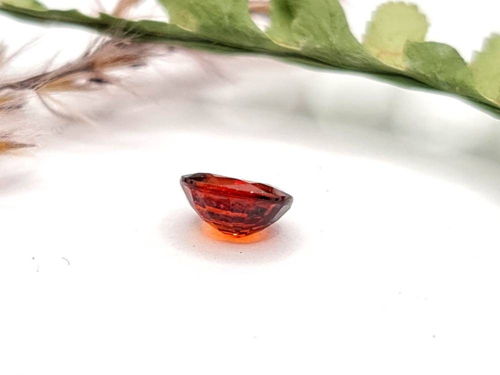 Oval facettierter Mandaringranat, Spessartin orange 6,4x5,5mm 1,15ct (Nr.490)