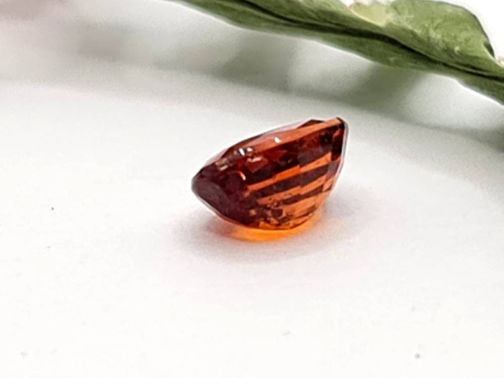 Oval facettierter Mandaringranat Spessartin orange 6,2x4,7mm 0,99ct (Nr.491)