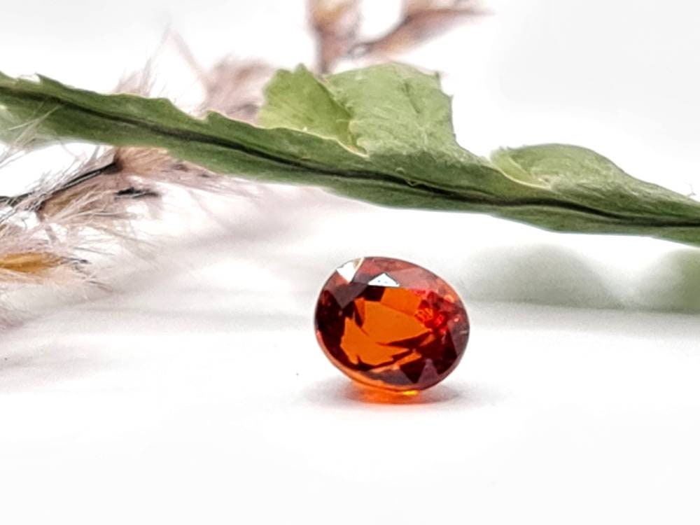 Facettierter ovaler Mandaringranat Spessartin orange 5,1x4,5mm 0,88ct (Nr.492)