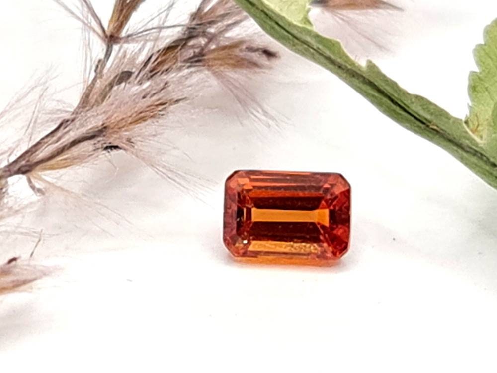 Rechteckig facettierter Mandaringranat, Spessartin orange 5,3x3,6mm 0,69ct (Nr.506)