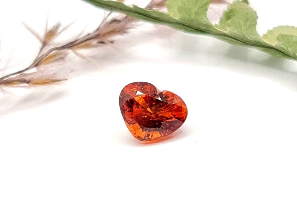 Facettiertes Mandaringranat Herz orange Spessartin 7,8x6,6mm 2,06ct (Nr.509)