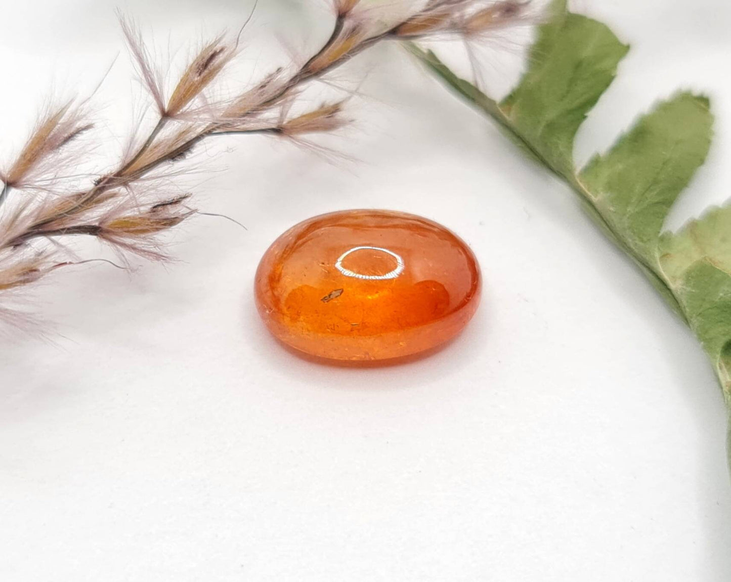 Orangefarbenes Mandaringranat Cabochon, oval Spessartin 11,2x8,1mm 4,06ct (Nr.521)