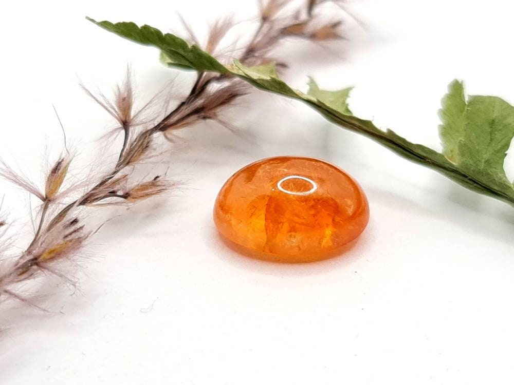 Ovales orangefarbenes Mandaringranat Cabochon Spessartin 11,7x8,6mm 6,88ct (Nr.535)