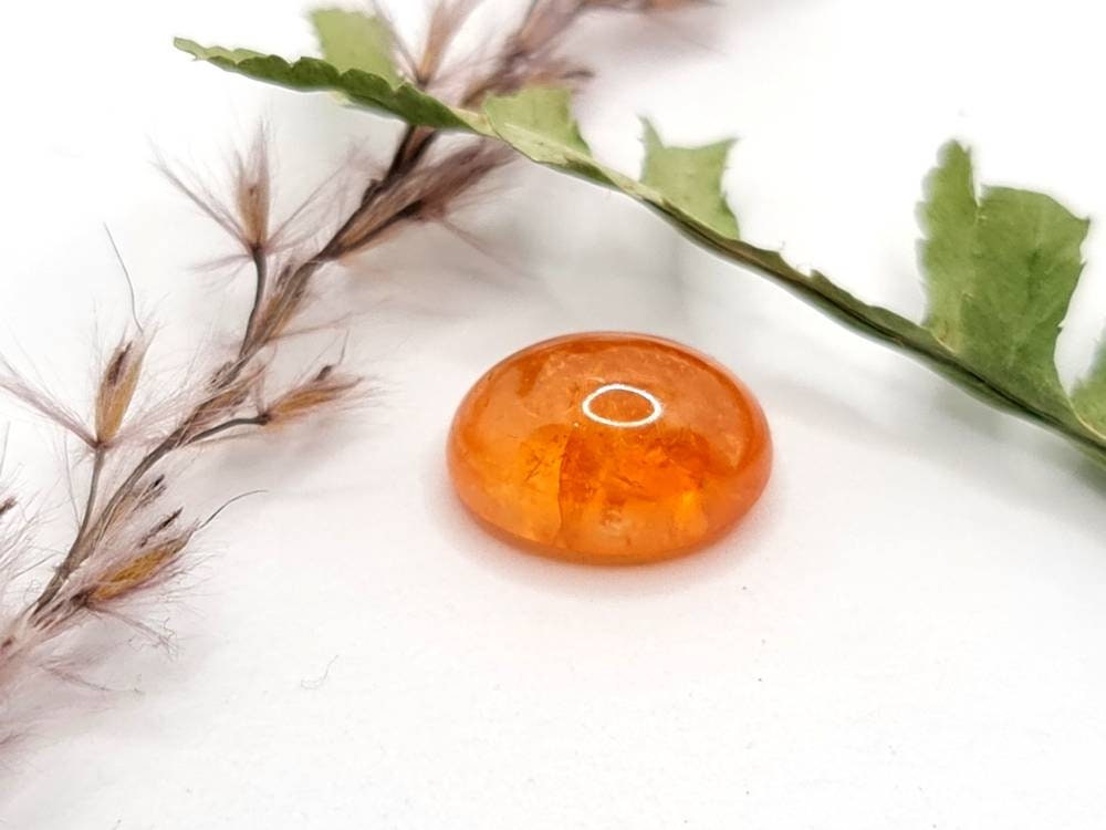 Ovales orangefarbenes Mandaringranat Cabochon Spessartin 11,7x8,6mm 6,88ct (Nr.535)