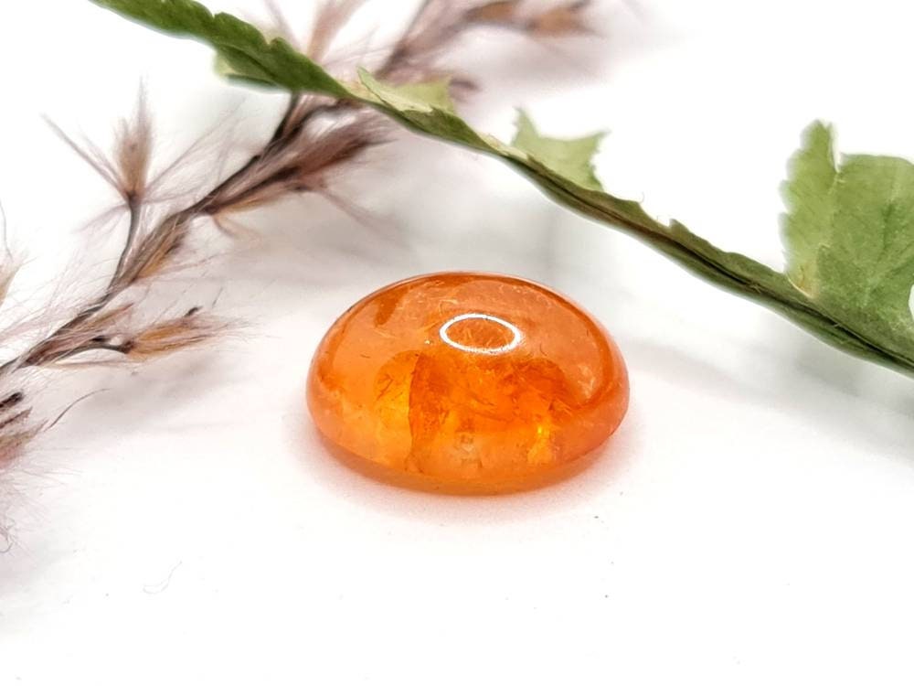 Ovales orangefarbenes Mandaringranat Cabochon Spessartin 11,7x8,6mm 6,88ct (Nr.535)