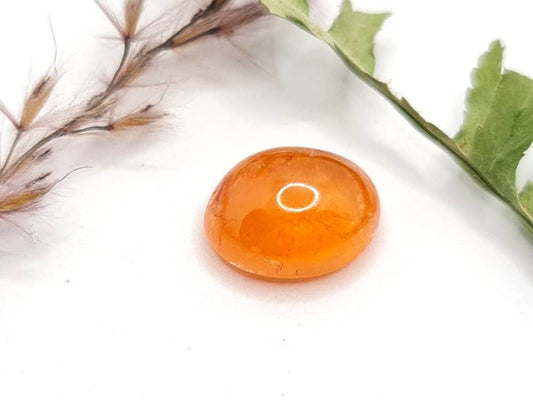 Ovaler orangefarbener Mandaringranat Cabochon Spessartin 12,2x9,7mm 7,83ct (Nr.537)