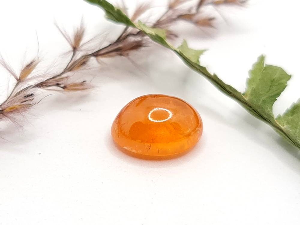 Ovaler orangefarbener Mandaringranat Cabochon Spessartin 12,2x9,7mm 7,83ct (Nr.537)