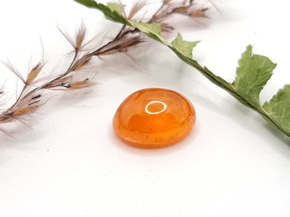 Ovaler orangefarbener Mandaringranat Cabochon Spessartin 12,2x9,7mm 7,83ct (Nr.537)