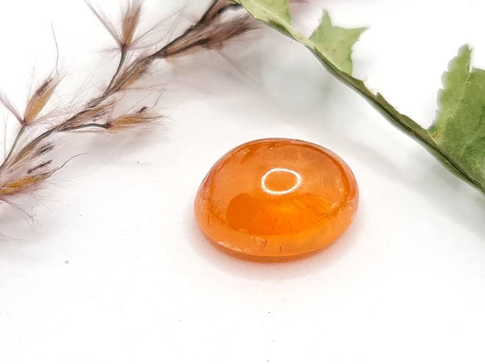 Ovaler orangefarbener Mandaringranat Cabochon Spessartin 12,2x9,7mm 7,83ct (Nr.537)