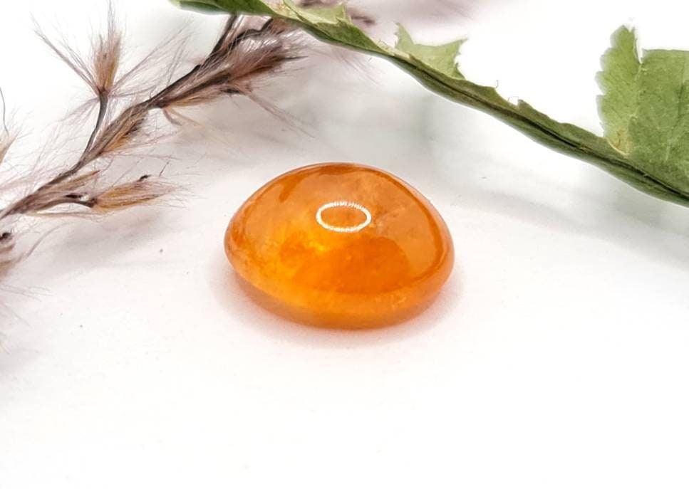 Ovaler orangefarbener Mandaringranat Spessartin Cabochon 11,1x9,2mm 5,86ct (Nr.539)