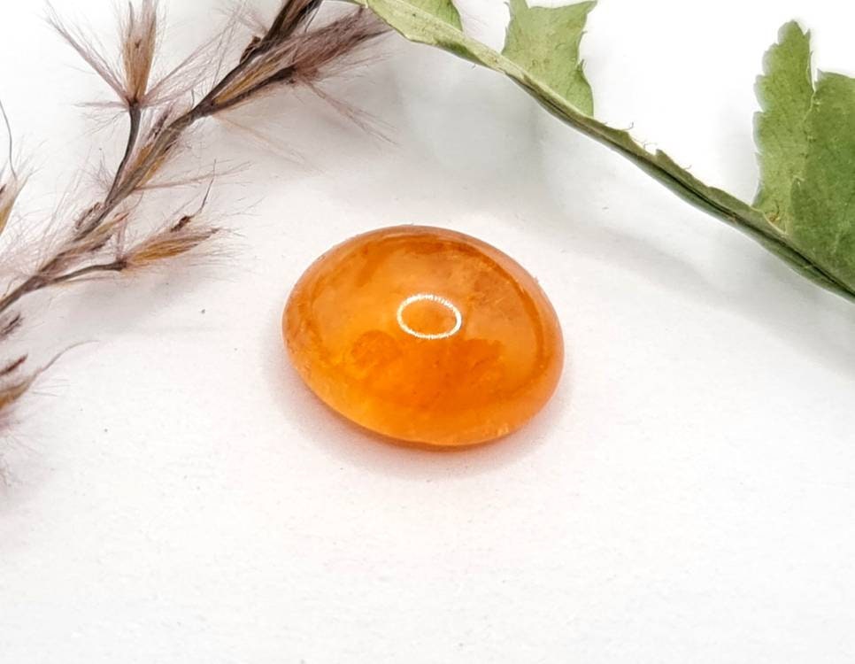 Ovaler orangefarbener Mandaringranat Spessartin Cabochon 11,1x9,2mm 5,86ct (Nr.539)