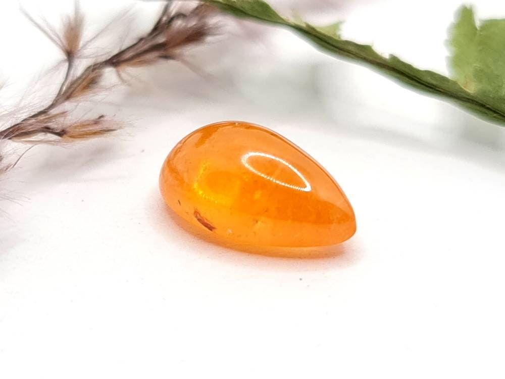 Orangefarbener Mandaringranat Spessartin Tropfen Cabochon 13,5x8,4mm 6,57ct (Nr.541)