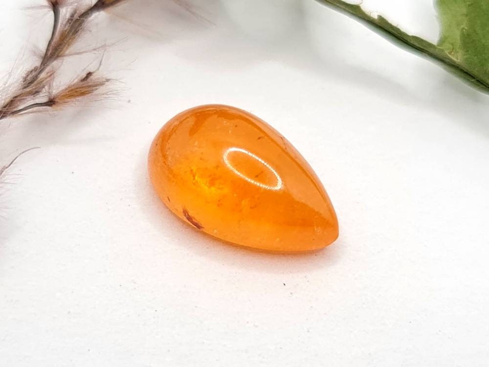 Orangefarbener Mandaringranat Spessartin Tropfen Cabochon 13,5x8,4mm 6,57ct (Nr.541)