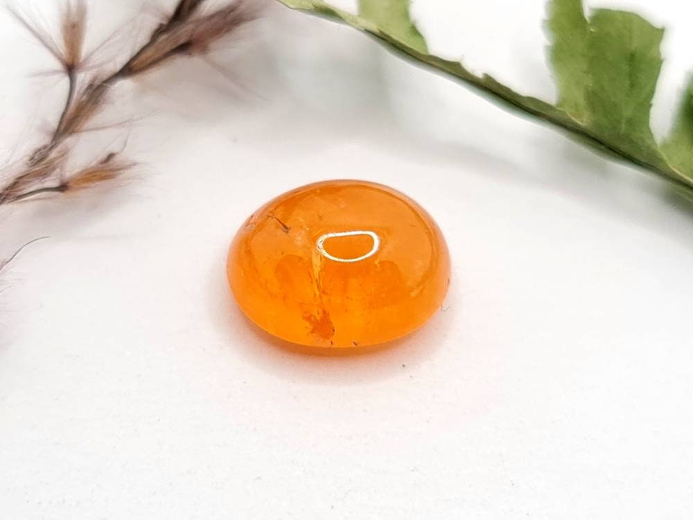 Ovaler orangefarbener Mandaringranat Spessartin Cabochon 11,6x9,5mm 7,61ct (Nr.543)