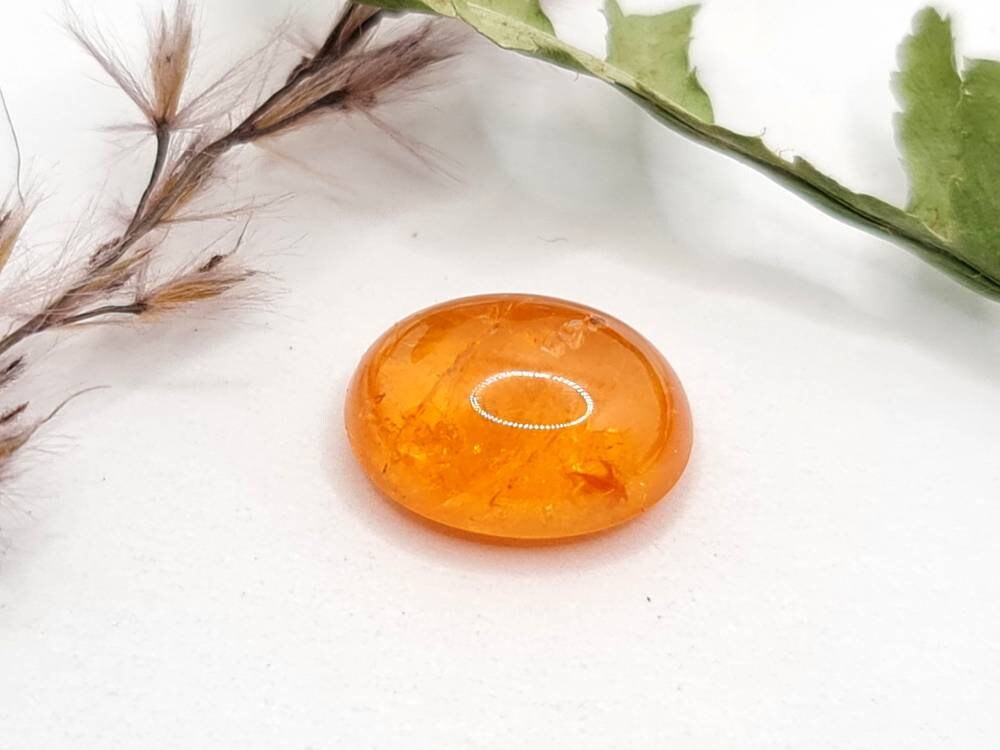 Ovaler orangefarbener Mandaringranat, Spessartin Cabochon 11,75x9,2mm 6,15ct (Nr.544)