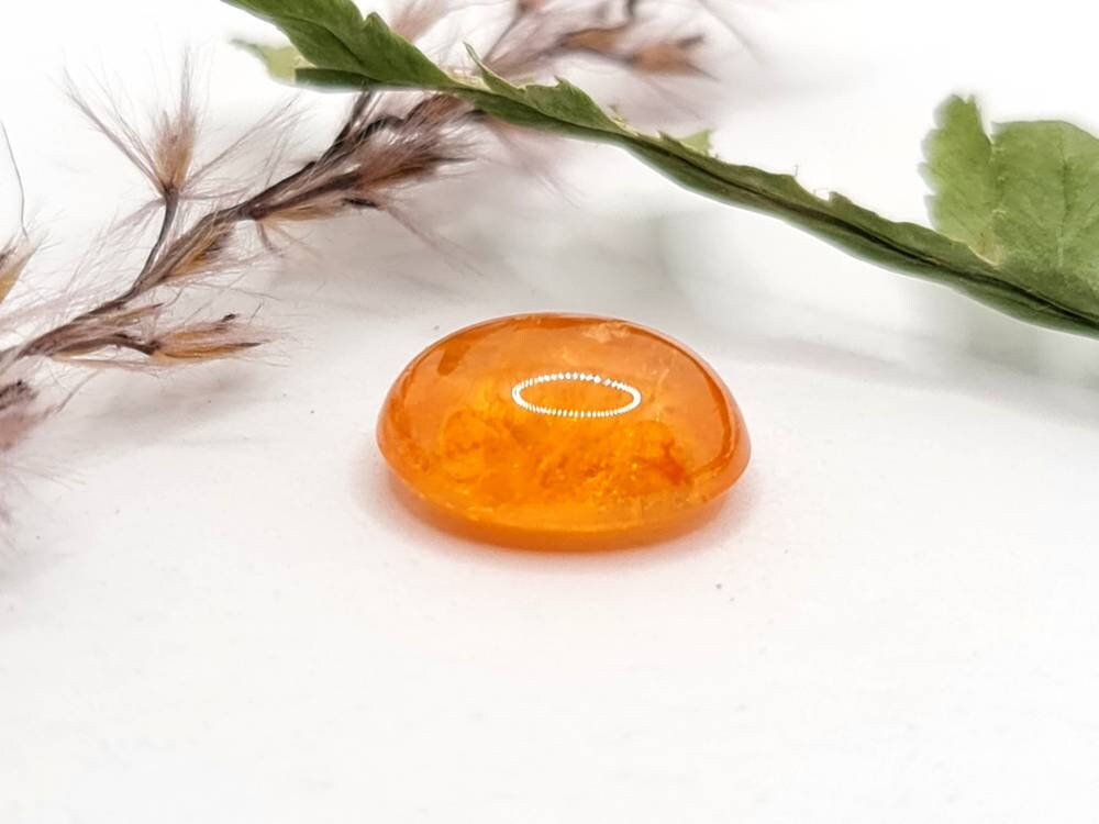 Ovaler orangefarbener Mandaringranat, Spessartin Cabochon 11,75x9,2mm 6,15ct (Nr.544)