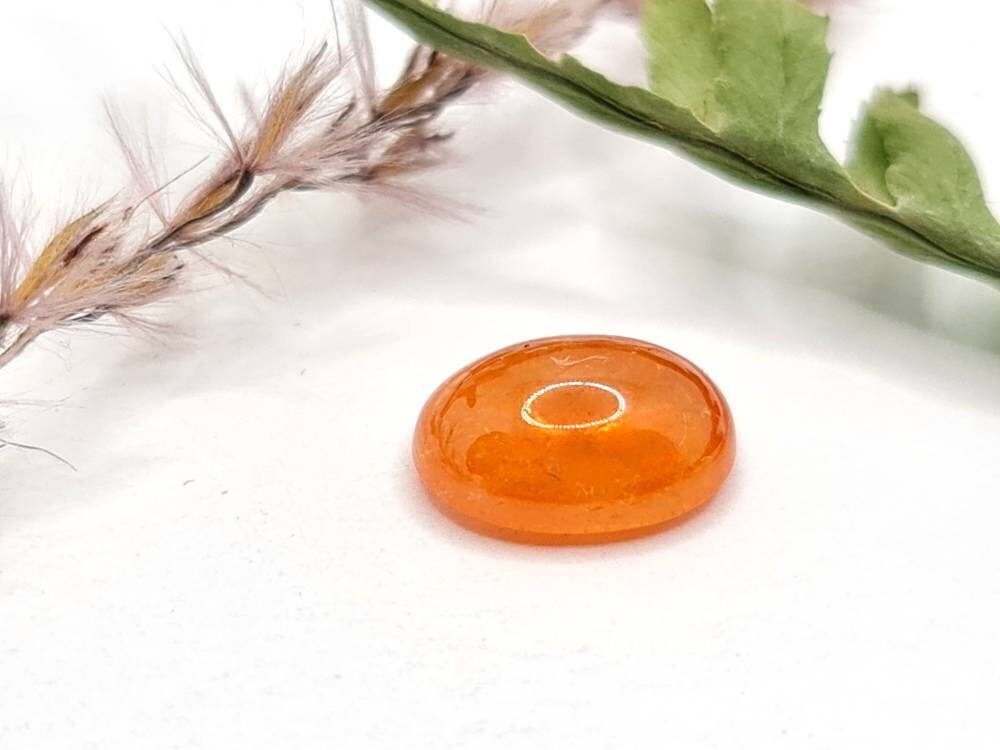 Ovales orangefarbenes Mandaringranat Cabochon Spessartin 10,6x8,2mm 4,14ct (Nr.548)