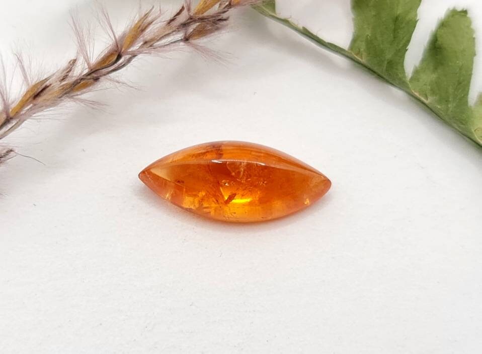 Navette Cabochon Mandaringranat, Spessartin orange 15,8x7mm 5,43ct (Nr.559)