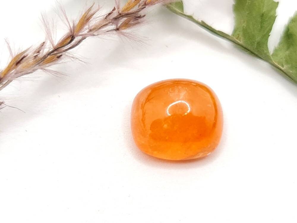 Rechteckiges orangefarbenes Mandaringranat Cabochon Spessartin 11,8x10,7mm 9,89ct (Nr.560)