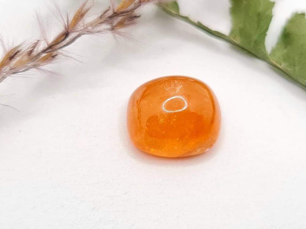 Rechteckiges orangefarbenes Mandaringranat Cabochon Spessartin 11,8x10,7mm 9,89ct (Nr.560)