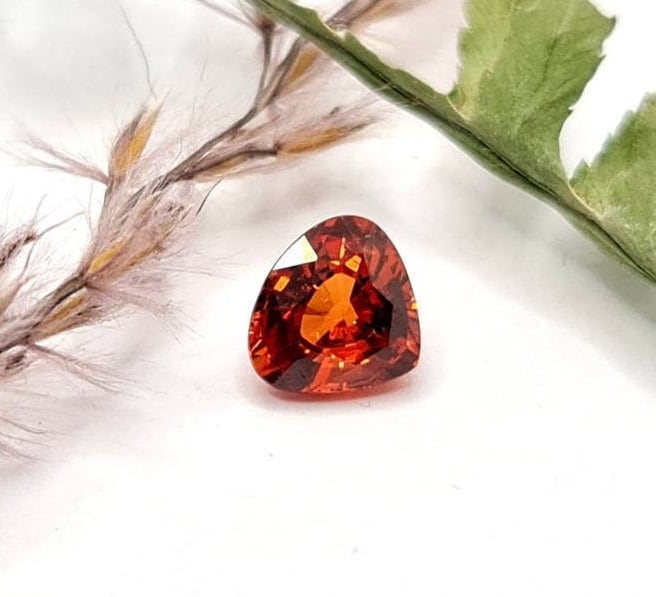 Facettierter Mandaringranat Spessartin Dreieck orange Trilliant 7x6,4mm 1,35ct (Nr.497)