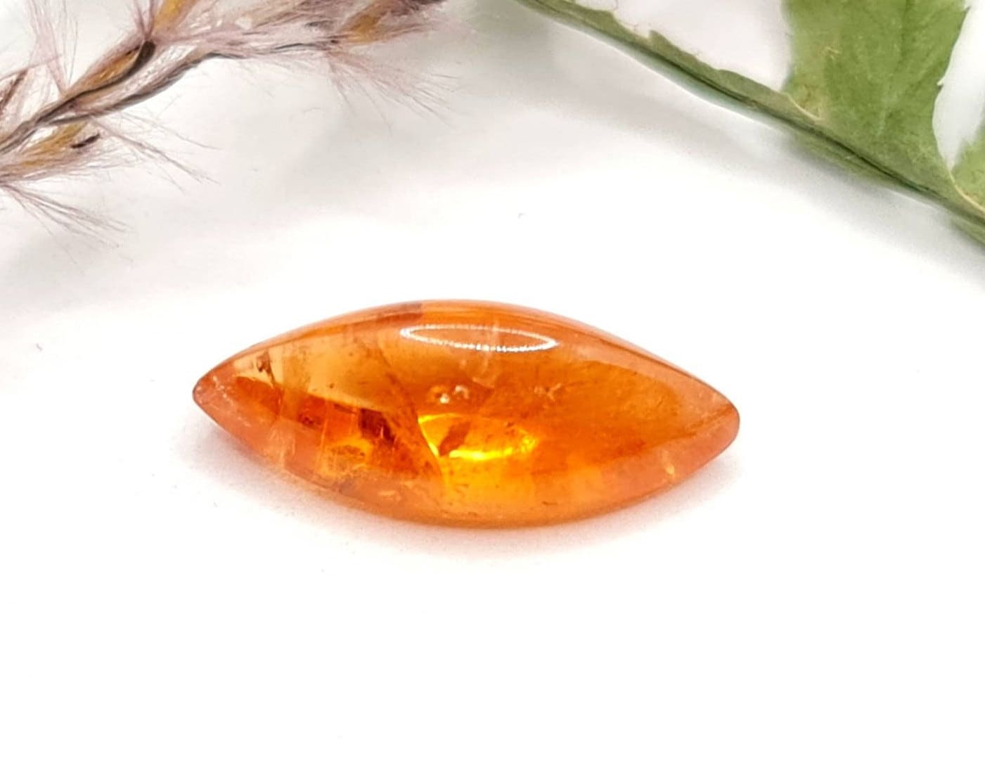 Navette Cabochon Mandaringranat, Spessartin orange 15,8x7mm 5,43ct (Nr.559)