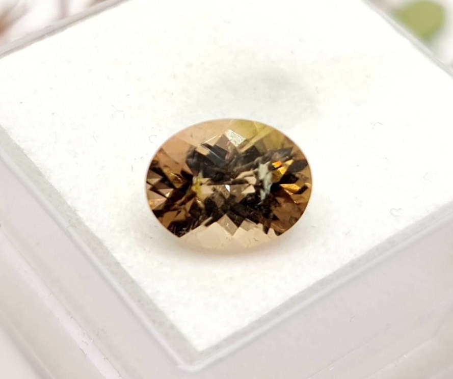 Ovaler, brauner Turmalin, facettiert Checkerboardschliff 9x7mm 1,89ct (Nr.423)