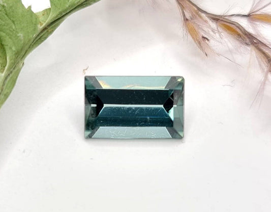 Blauer rechteckiger Turmalin Indigolit facettiert 9,8x6mm 2,36ct (Nr.396)