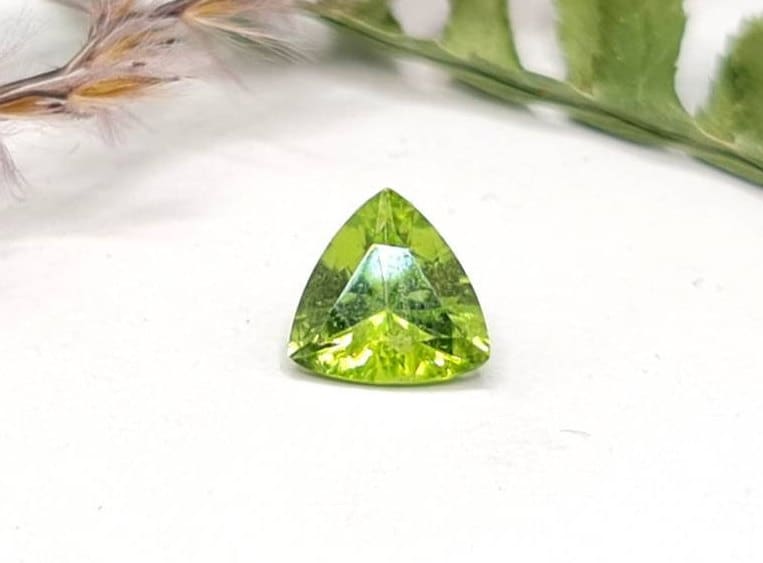 Peridot, Trilliant facettiert in hellgrün 8mm 1,36ct (Nr.314)