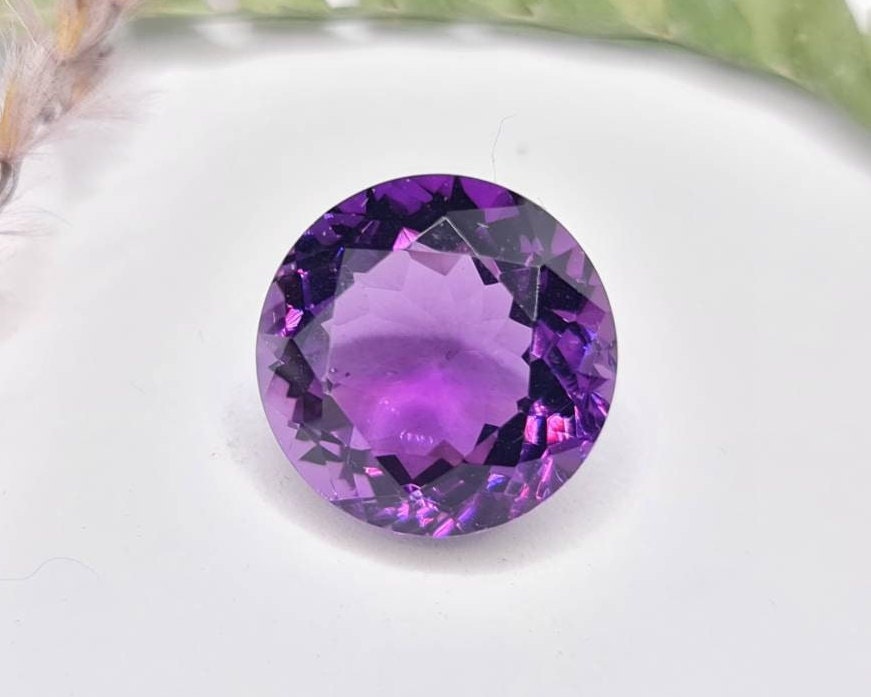 Großer violetter facettierter Amethyst, rund, lila 15mm 11,67ct (Nr.282)