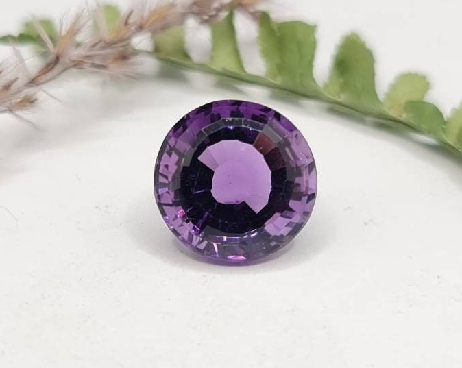 Feiner großer runder Amethyst, facettiert,violett, lila 14mm 10,16ct (Nr.280)