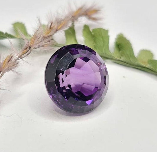 Großer facettierter Amethyst, rund, violett 15mm 13,7ct (Nr.277)