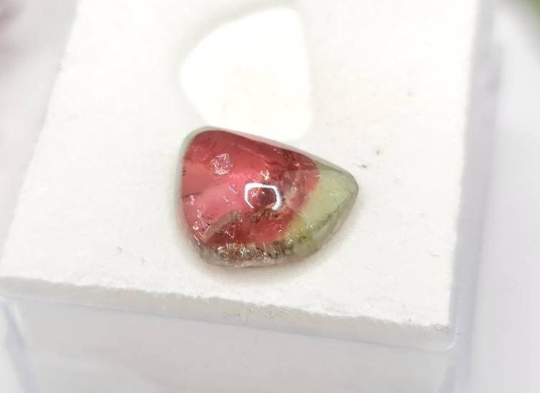 Bicolor Turmalin, Wassermelone, Cabochon 10,5x8,2mm 2,8ct (Nr.276)