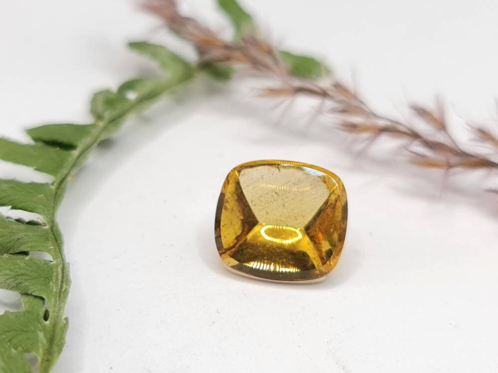 Goldgelber Turmalin im Spiegelschliff, abgerundetes Rechteck 12,5x11,5mm 4,47ct (Nr.245)