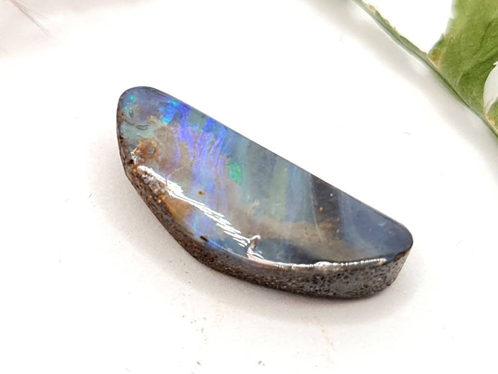 Australischer echter Boulderopal mit türkis und violett 21x9mm 7,64ct (Nr.572)