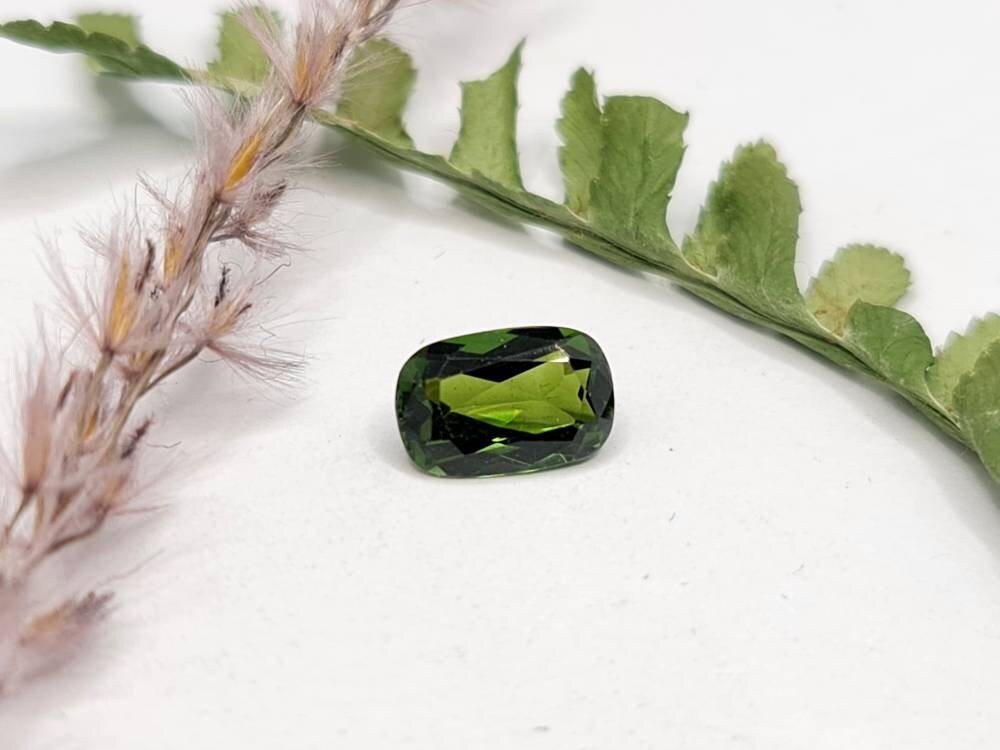 Grüner Turmalin Rechteck facettiert 9,4x6mm 1,67ct (Nr.262)