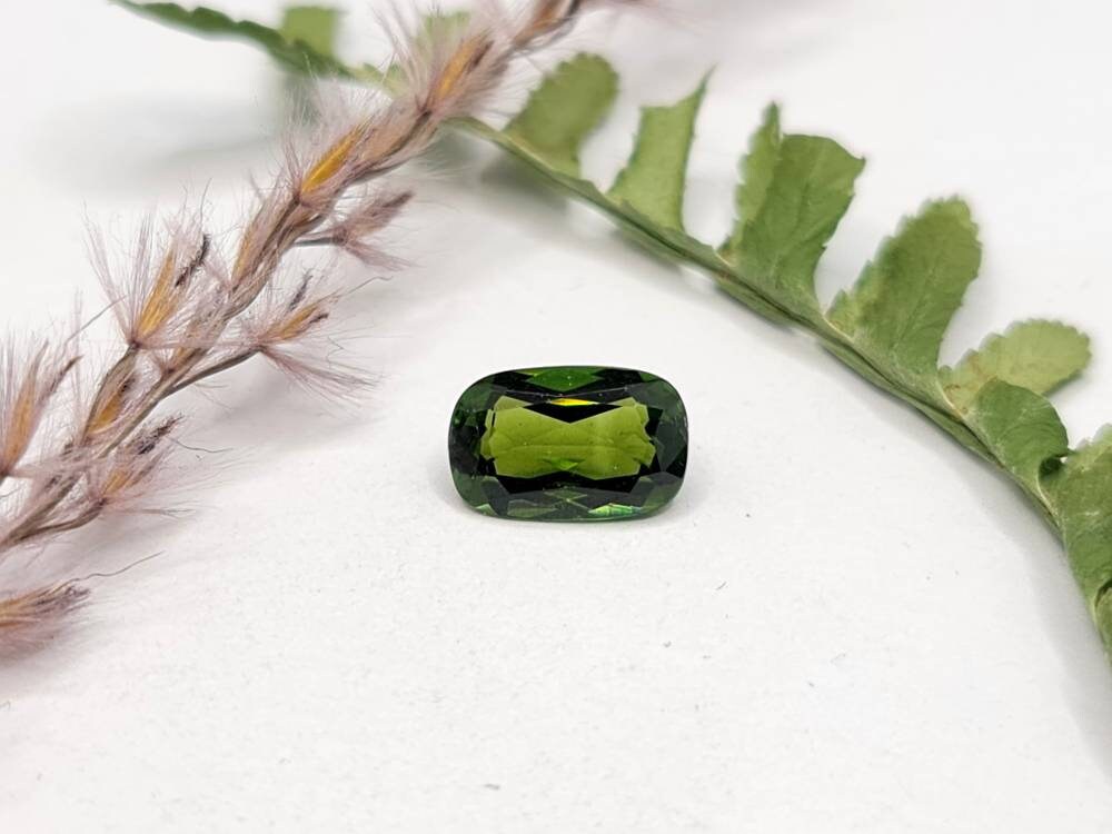 Grüner Turmalin Rechteck facettiert 9,4x6mm 1,67ct (Nr.262)