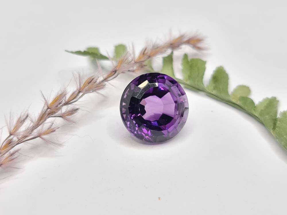 Großer facettierter Amethyst, rund, violett 15mm 13,7ct (Nr.277)