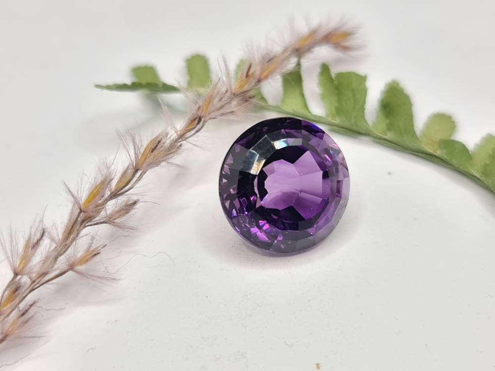 Großer facettierter Amethyst, rund, violett 15mm 13,7ct (Nr.277)